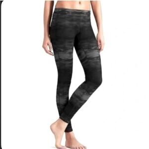 Athleta black gray chaturanga tie dye ankle leggings size lg